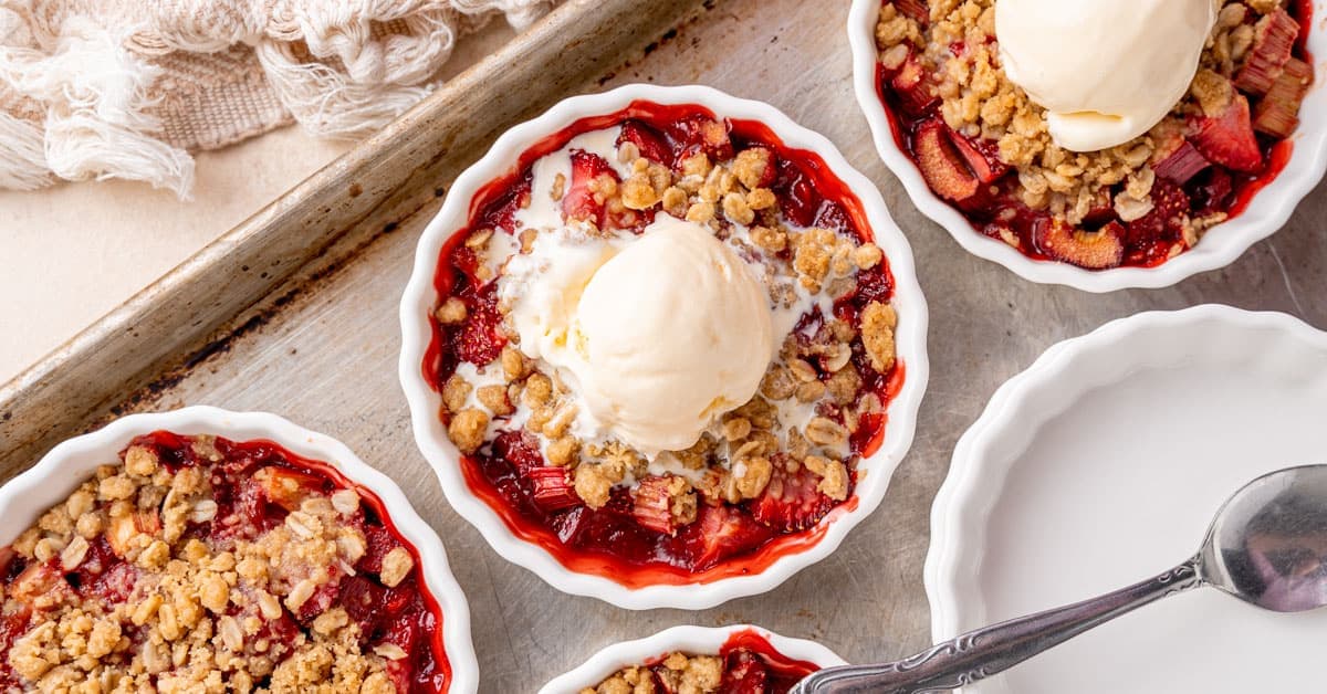 Easy Strawberry Rhubarb Crisp Recipe