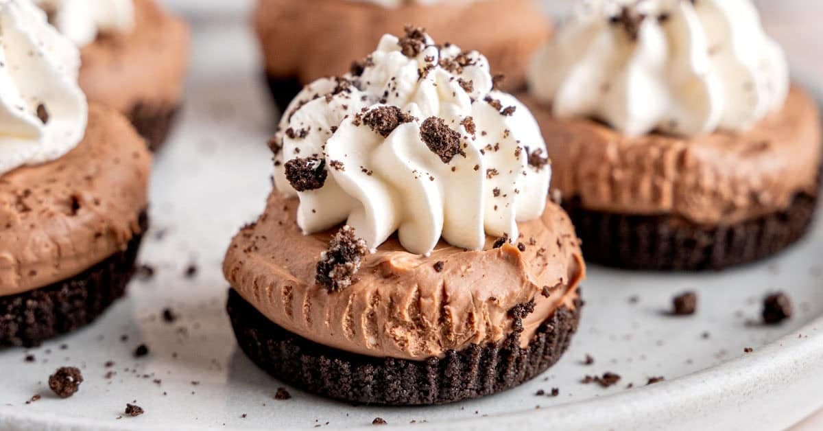 5 Ingredient No-Bake Mini Chocolate Cheesecakes