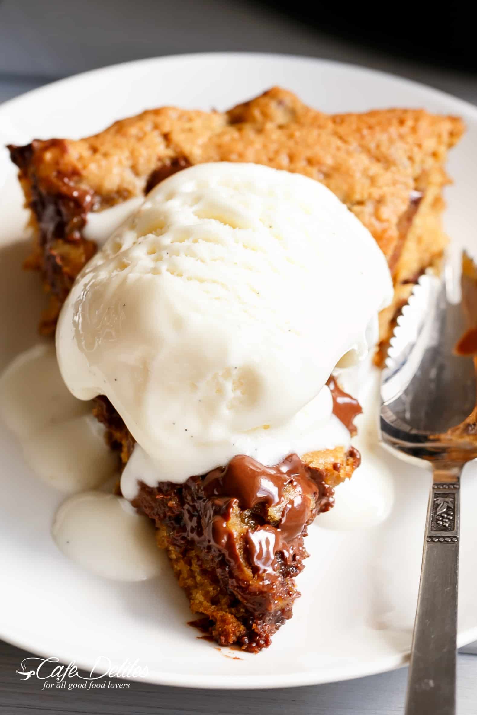 Nutella Stuffed Deep Dish Chocolate Chip Skillet Cookie (Pizookie)