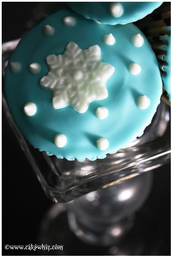 Snowflake Cupcakes (Winter Cupcakes)
