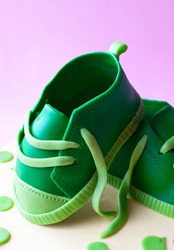 Easy Shoe Cake (Fondant Baby Shoes)