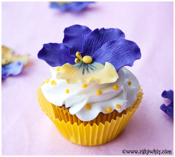 Easy Flower Cupcakes (Fondant Pansy)