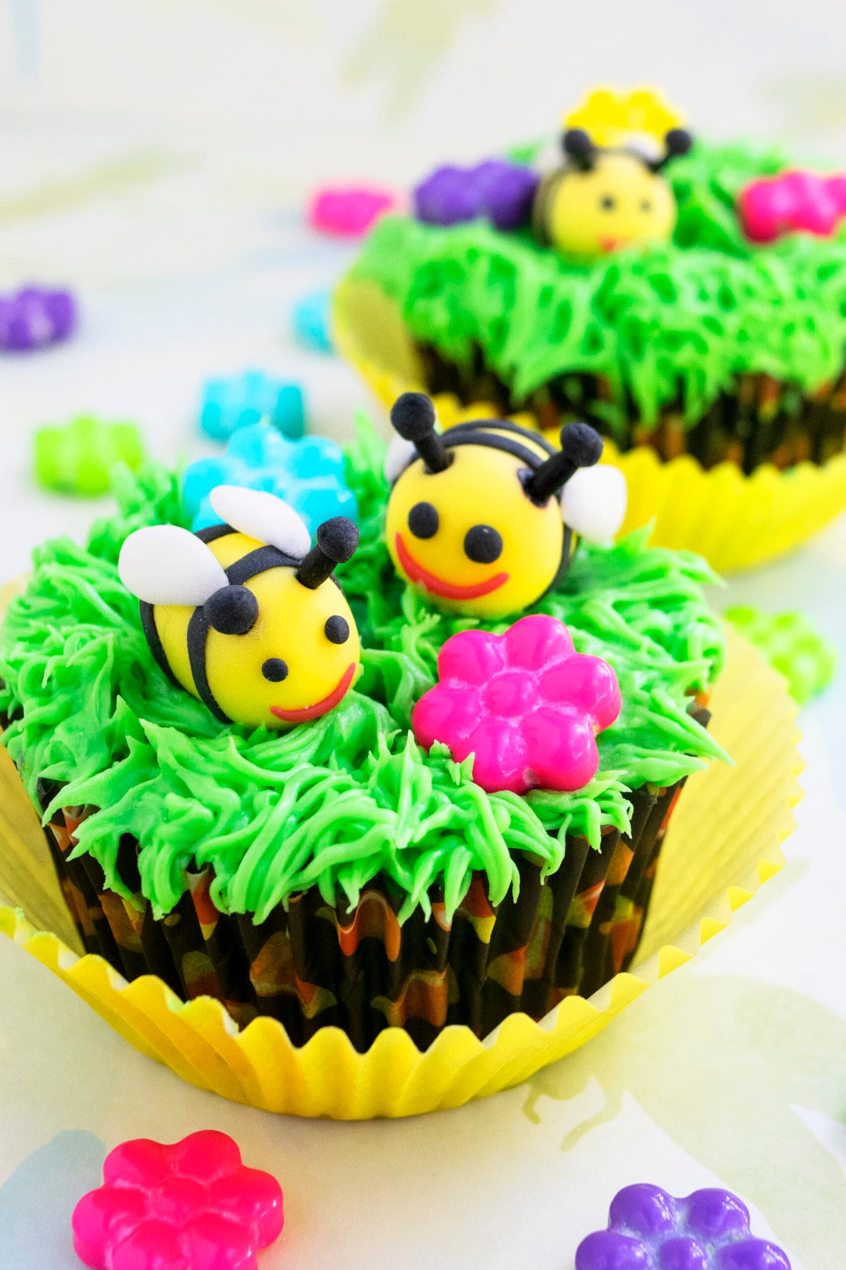 Easy Bee Cupcakes (Spring Cupcakes)