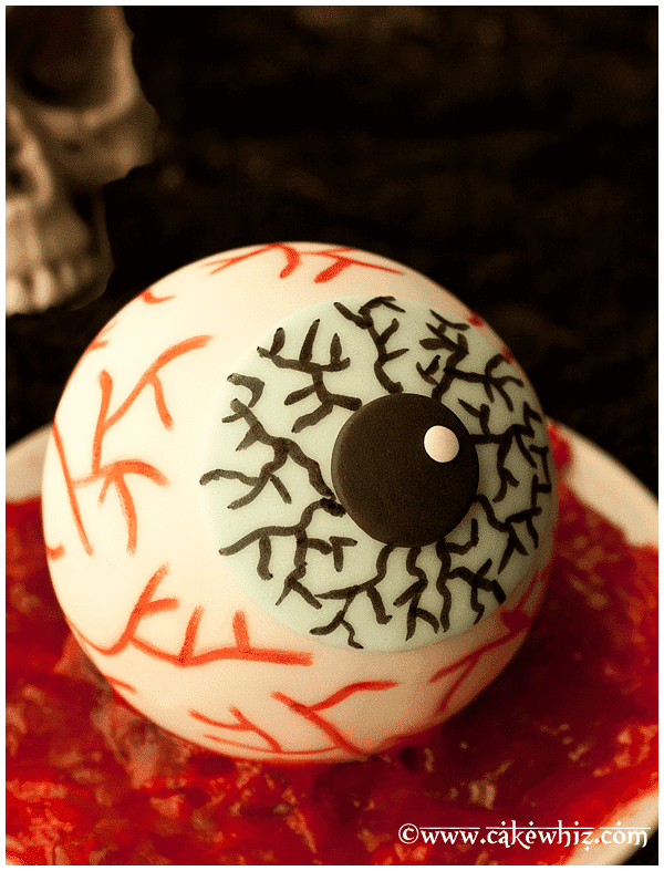 Easy Halloween Eyeball Cake