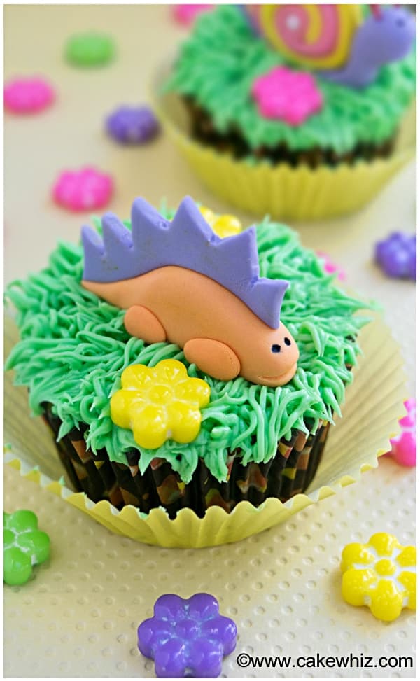 Easy Dinosaur Cupcakes (Dino Toppers)