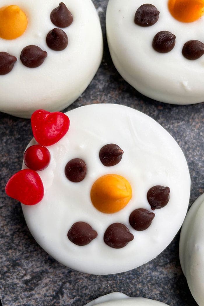 Easy Snowman Cookies (Snowman Oreos)