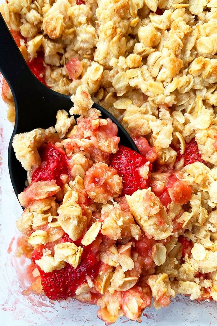 Easy Strawberry Crumble (Strawberry Crisp)
