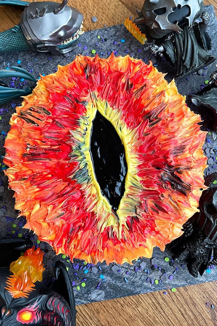 Easy Lord of the Rings Cake (Sauron Eye Cake)