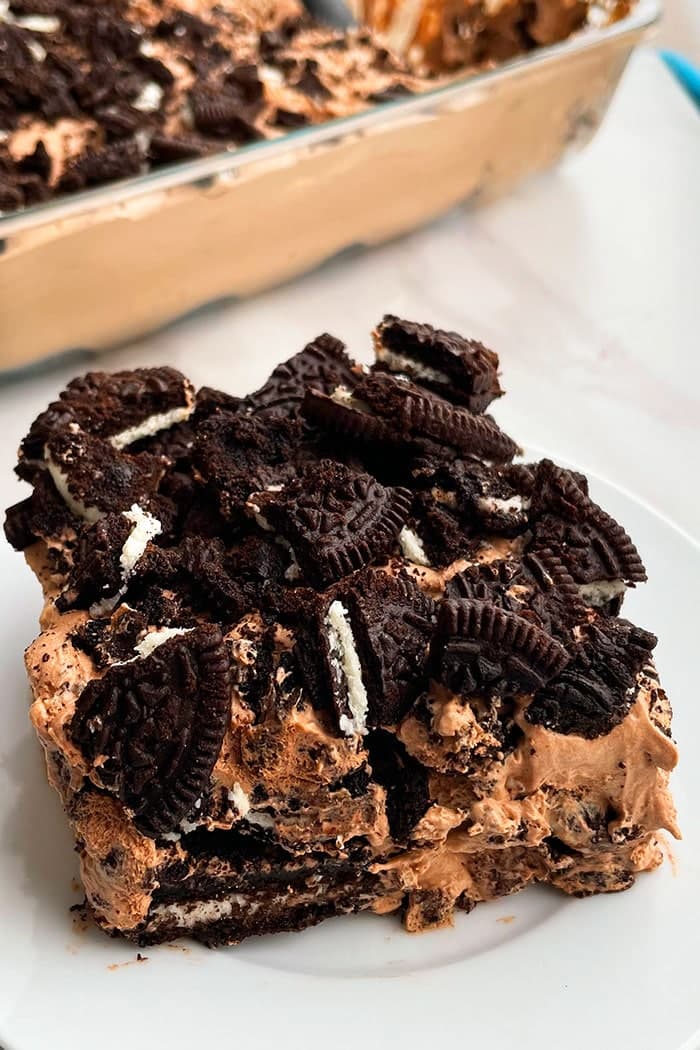 Refrigerator Cake (Oreo Chocolate Icebox Cake)