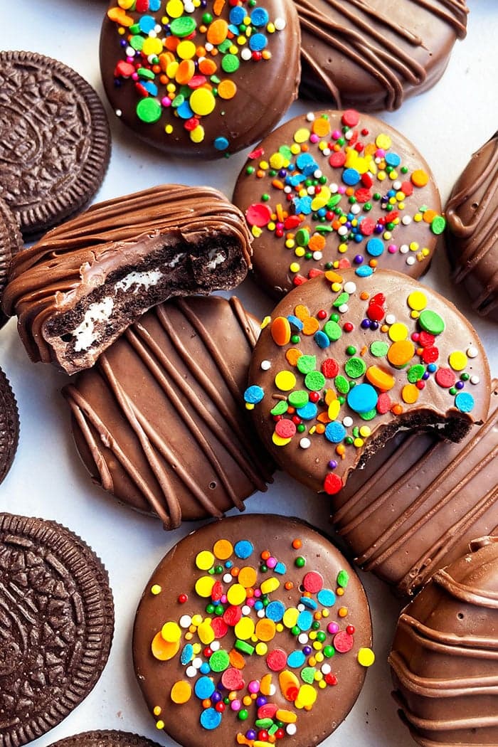 Chocolate Covered Oreos (Chocolate Dipped Oreos)