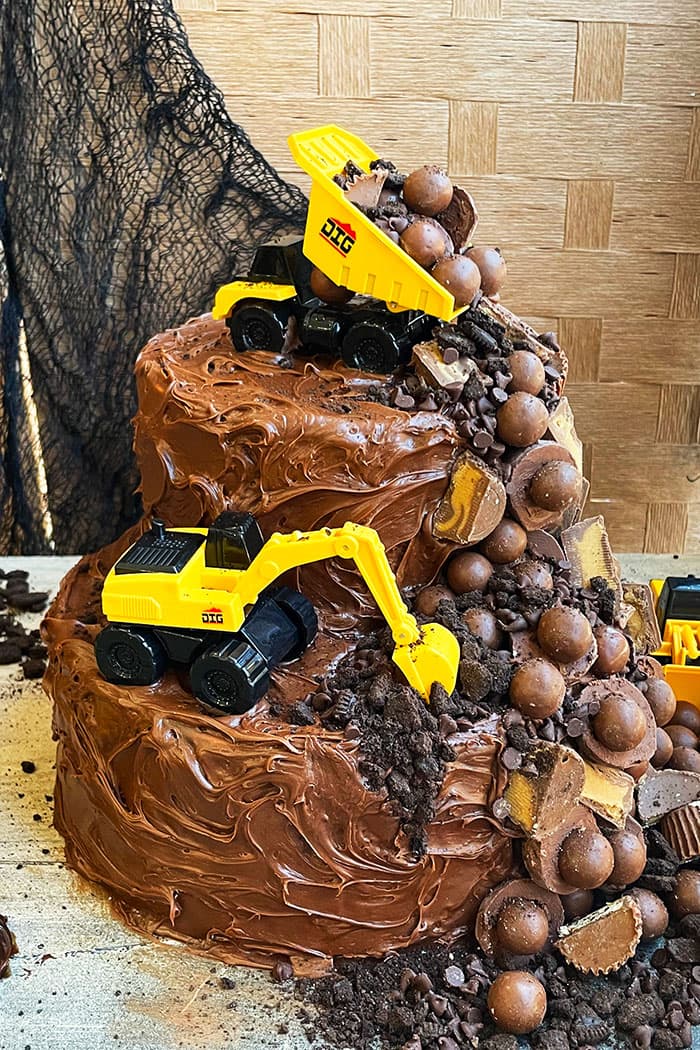 Easy Construction Cake (Excavator Cake)