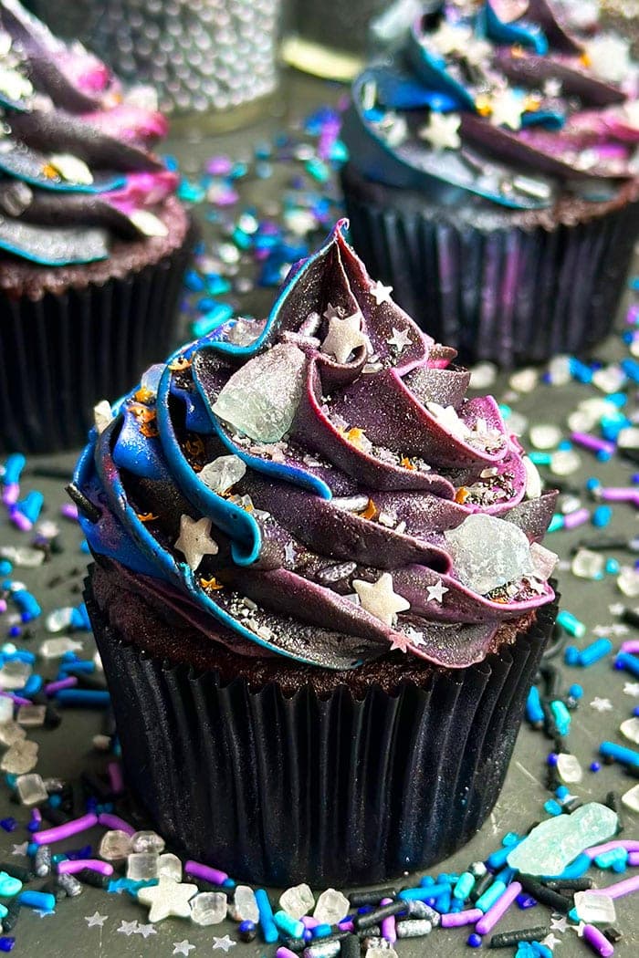 Easy Galaxy Cupcakes (With Buttercream Icing)
