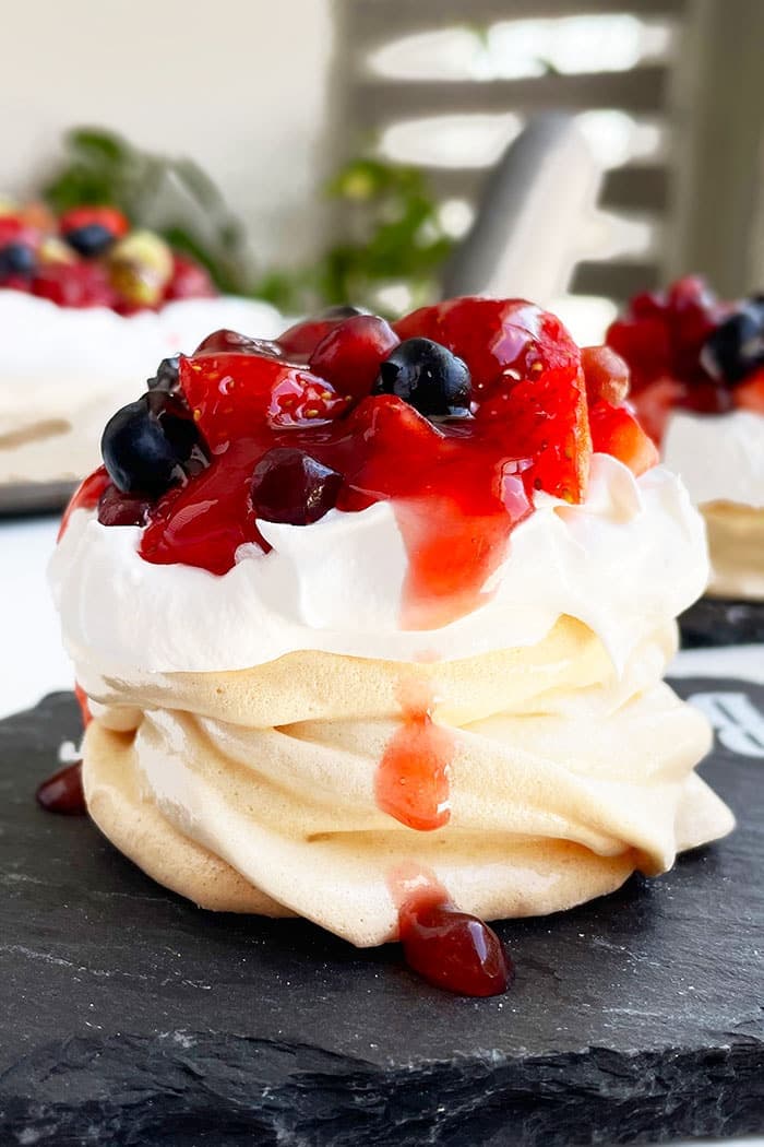 Easy Mini Pavlova (With Whipped Cream and Berries)