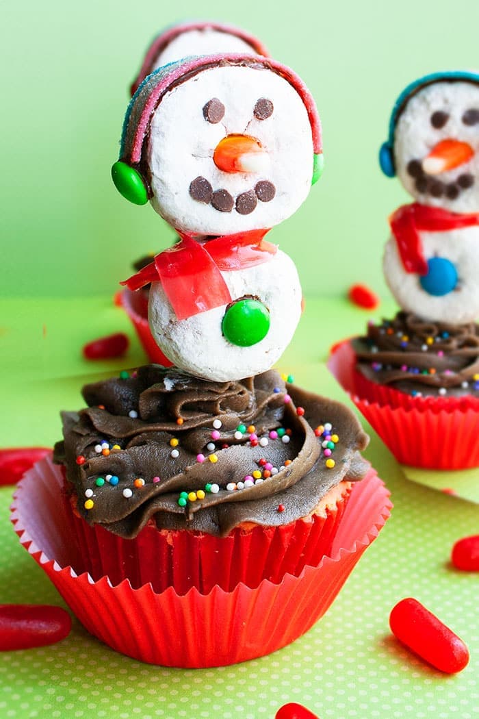 Easy Snowman Cupcakes