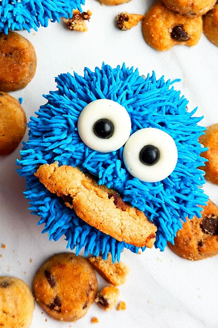 Cookie Monster Cupcakes (Sesame Street Cupcakes)