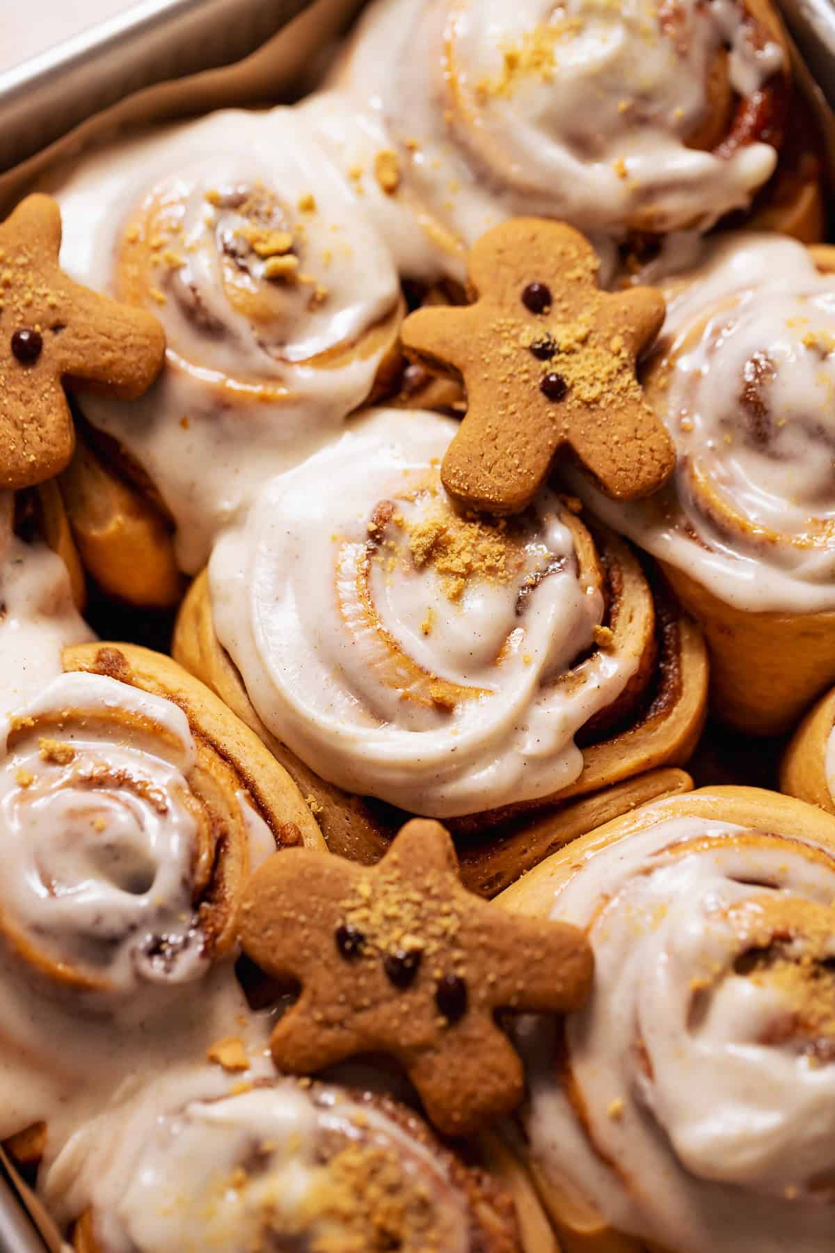 Gingerbread Cinnamon Rolls