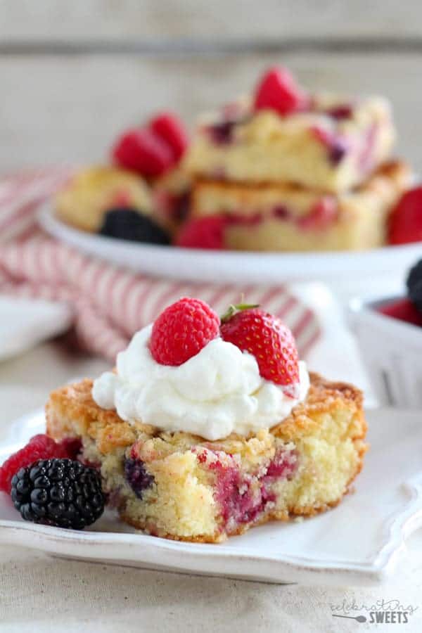 Easy One-Bowl Mixed Berry Cake