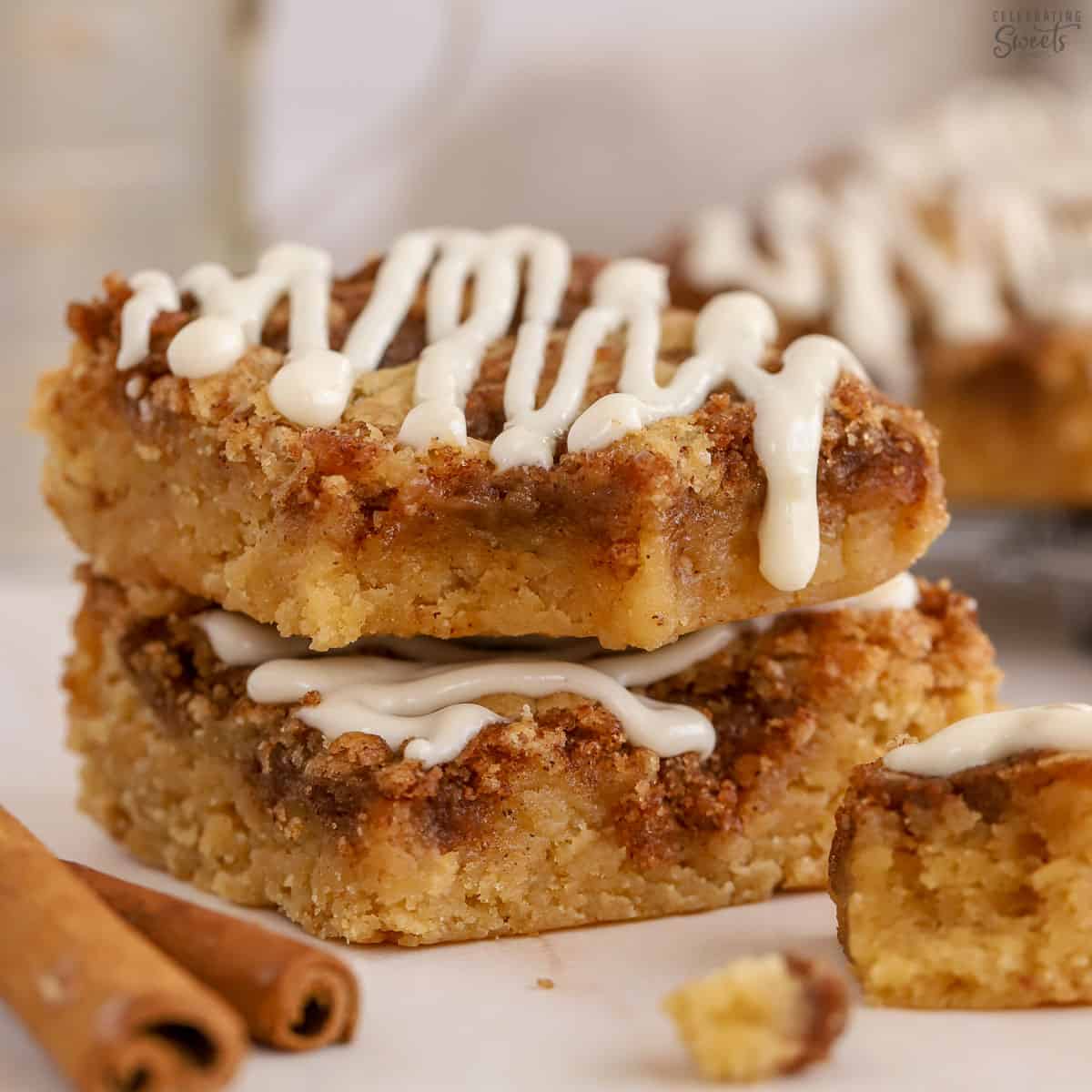 Cinnamon Roll Blondies