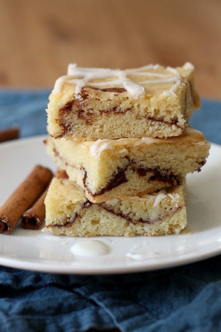 Cinnamon Roll Blondies