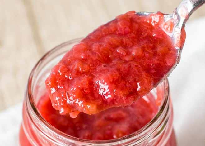 Rhubarb Sauce with Strawberry Jello