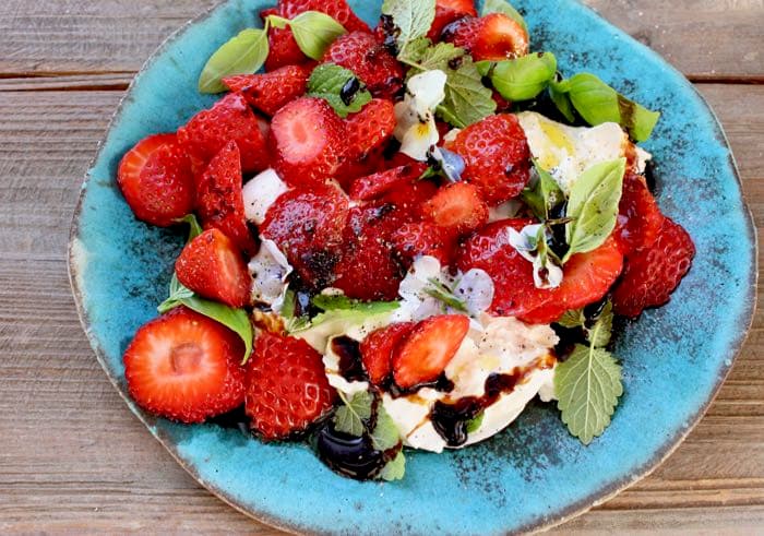 Burrata Strawberry Balsamic Salad Recipe