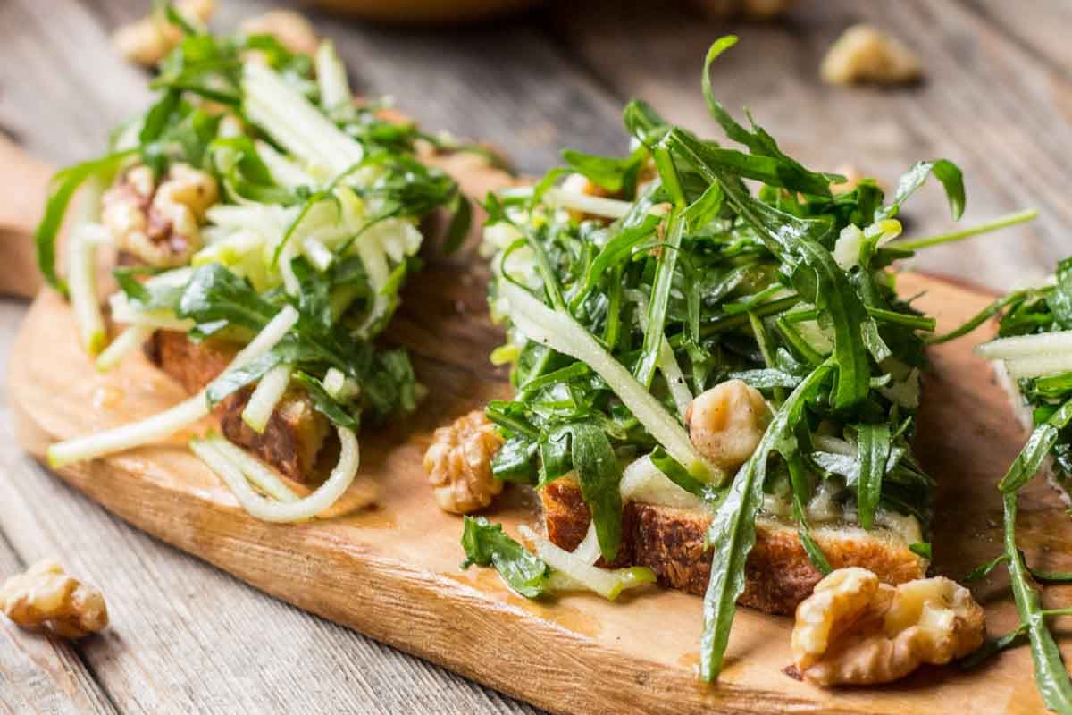 Apple Blue Cheese Tartine Recipe