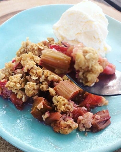 Low-Sugar Rhubarb Crisp