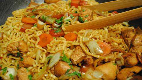 Como Fazer Yakissoba de Frango