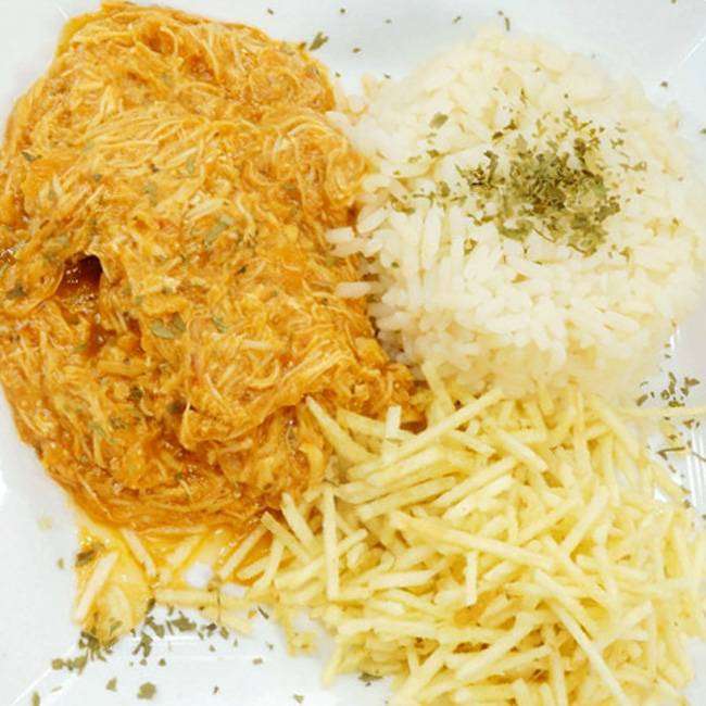 Estrogonofe de Frango Desfiado