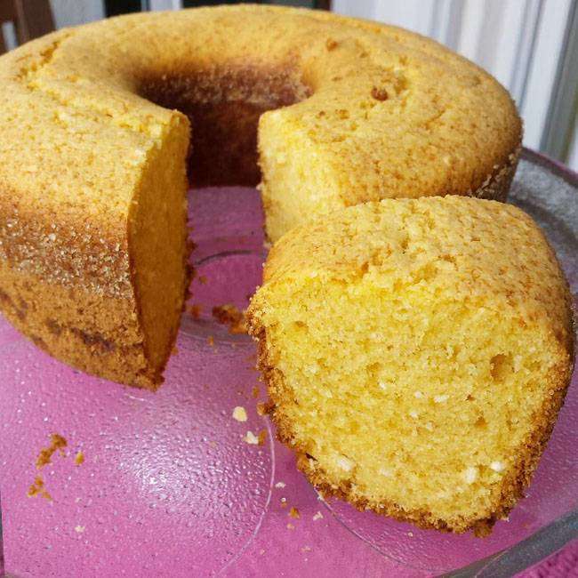 Bolo de Fubá com Coco