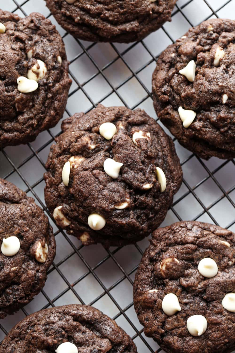 Cookies and Cream Chocolate Cookies
