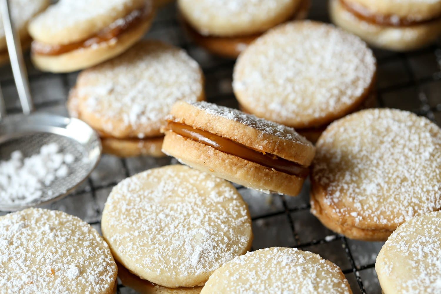 Alfajores (Dulce de Leche Sandwich Cookies)