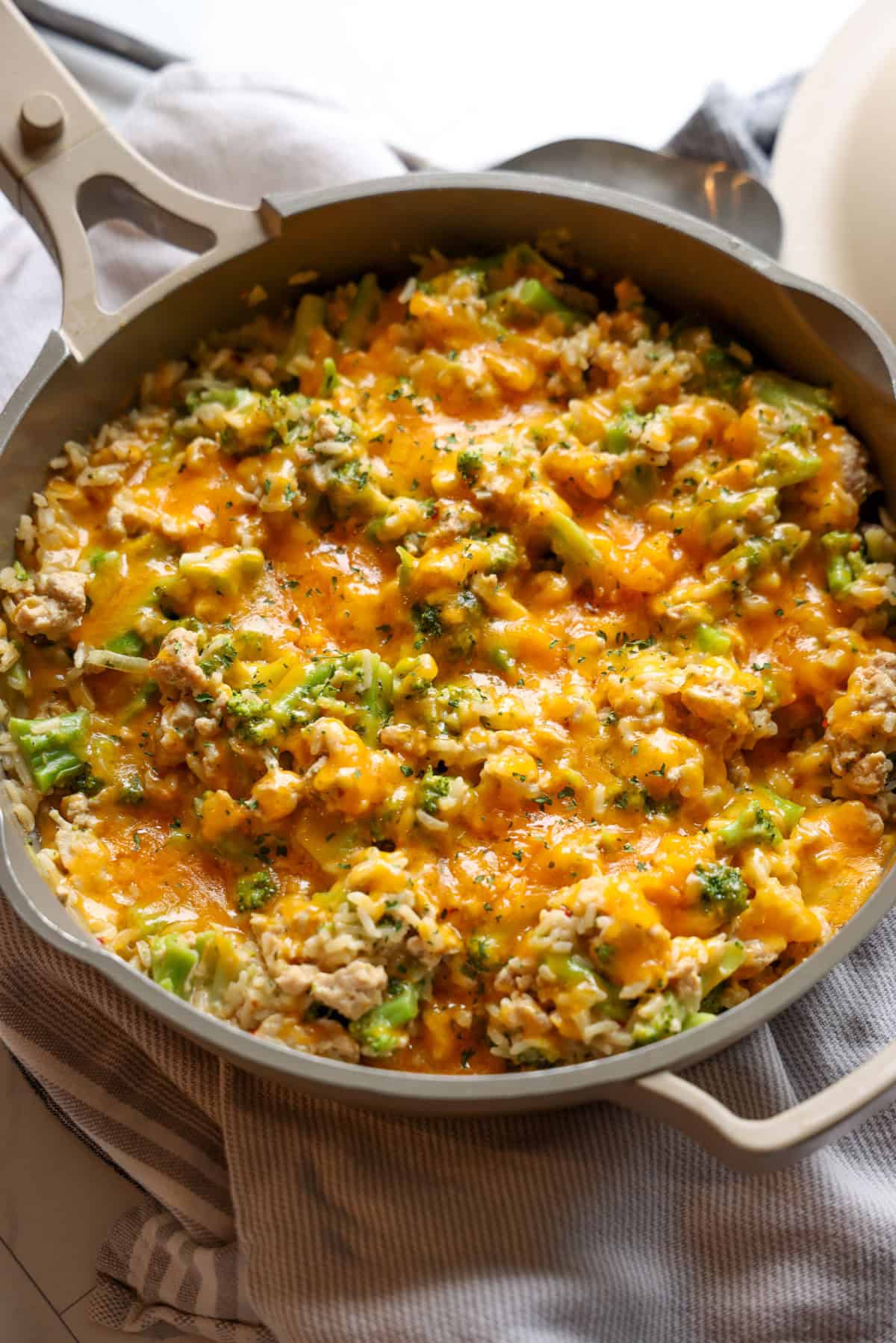 Cheesy Chicken and Broccoli Skillet