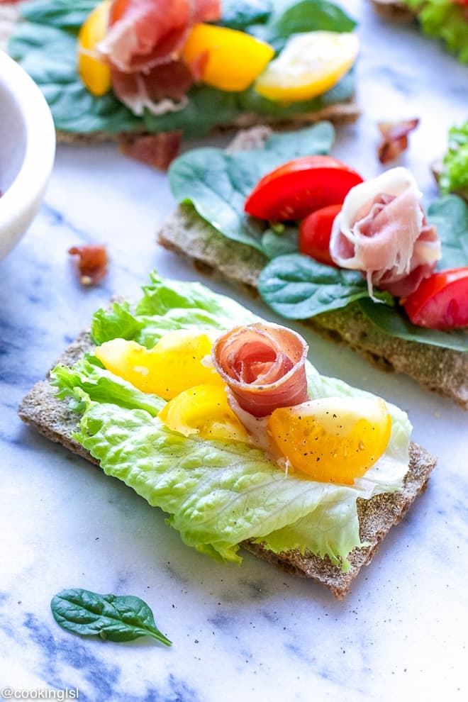 BLT CRACKER BITES WITH WASA