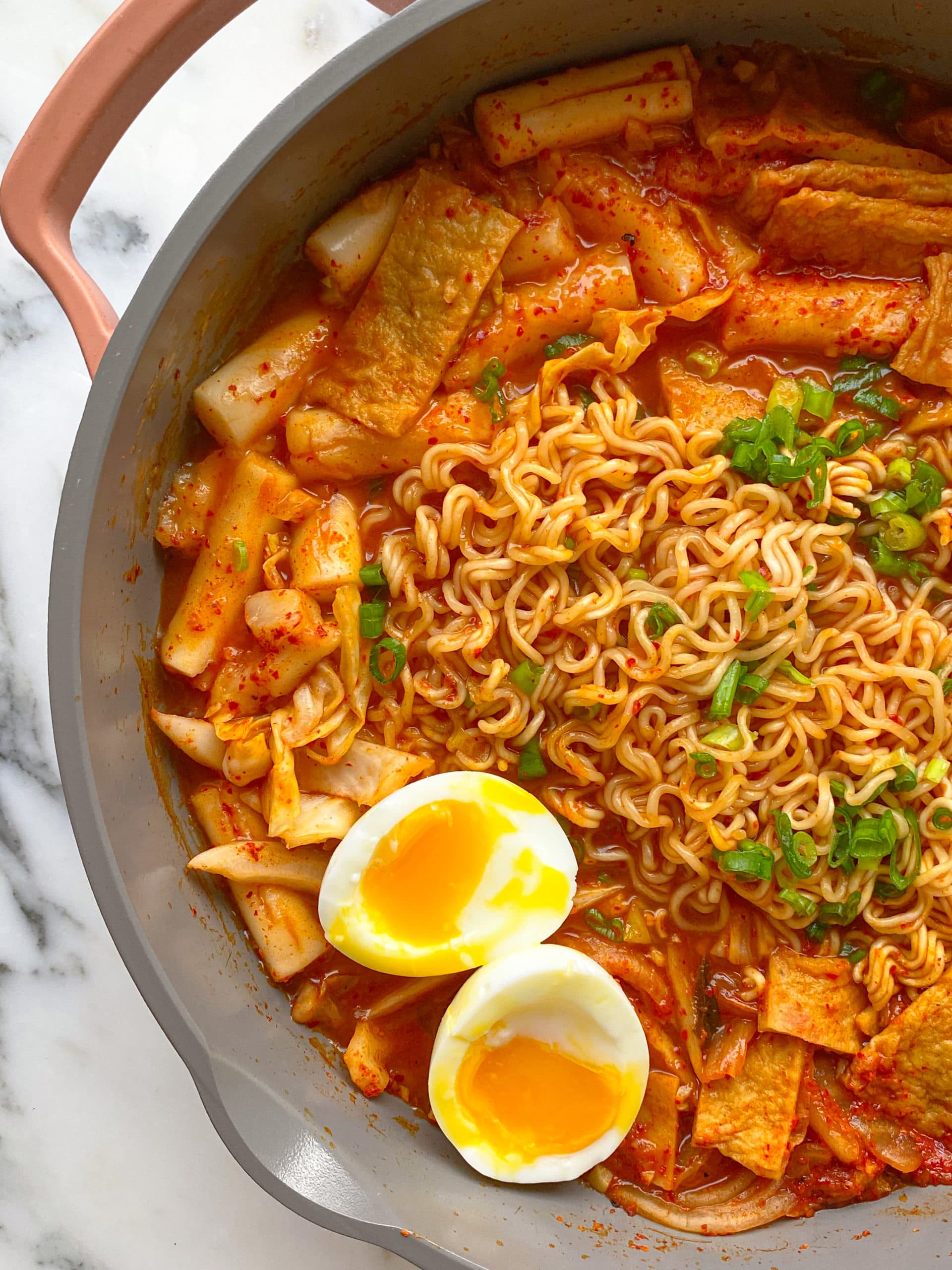 Tteokbokki with Ramen (Rabokki)