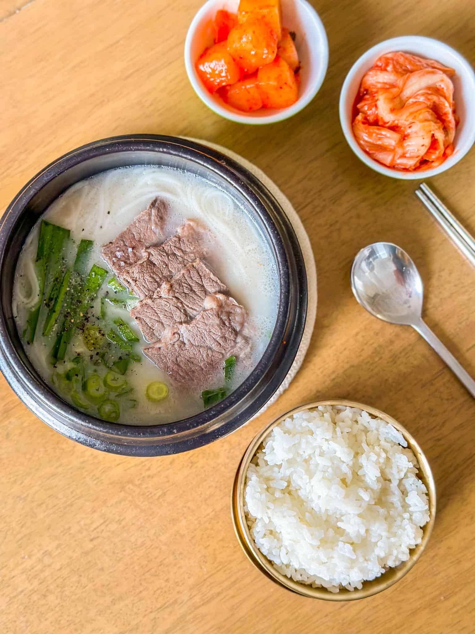 Easy Ox Bone Soup (Seolleongtang)