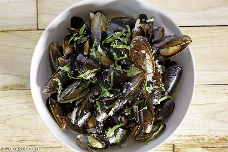 Carrabbas Mussels in White Wine Sauce