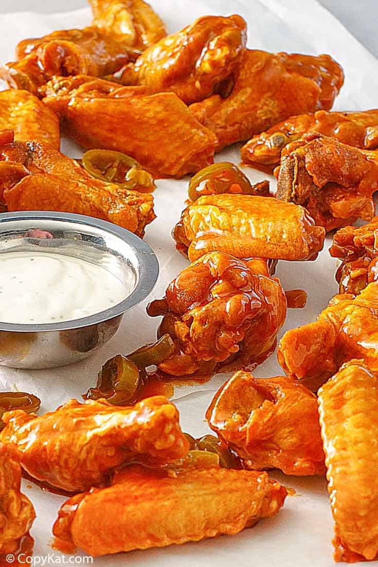 Pluckers Wing Bar Hot Wings