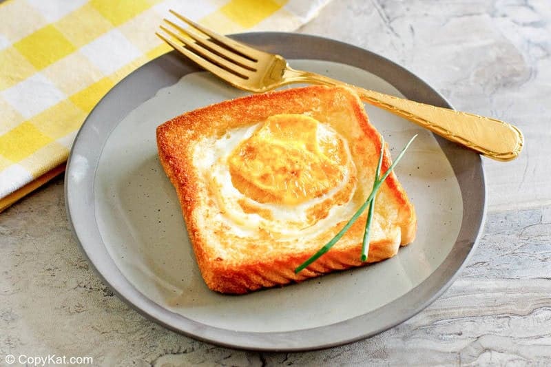 Cracker Barrel Egg in a Basket Copycat Recipe