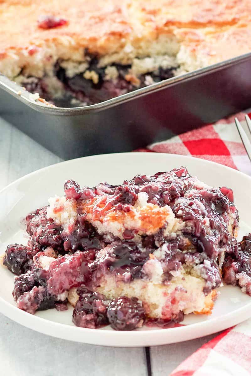 Easy Homemade Blackberry Cobbler
