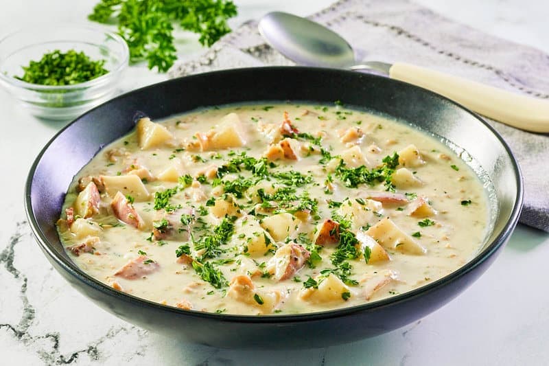 Easy Homemade Clam Chowder with Bacon Recipe