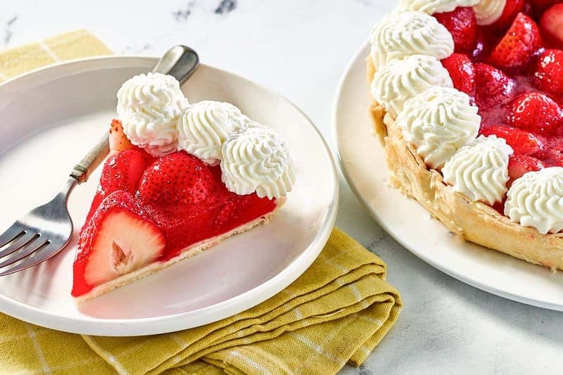 Copycat Shoney’s Strawberry Pie