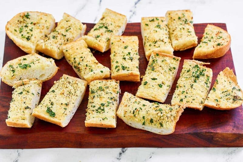 Brennan's Garlic Bread (Easy Restaurant Copycat)