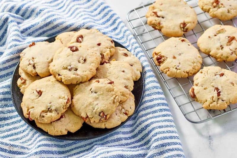 Homemade Keebler Pecan Sandies Copycat Recipe