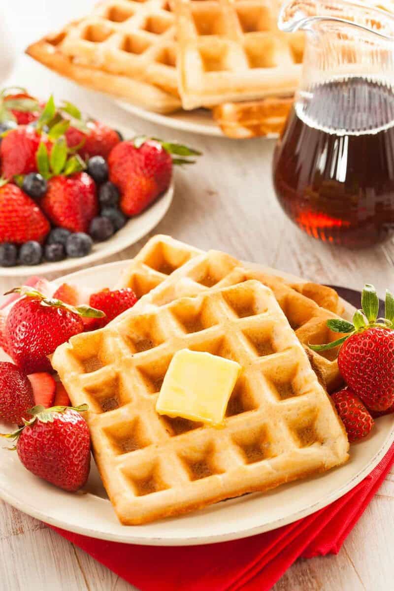 Homemade Waffles (Crispy and Fluffy)