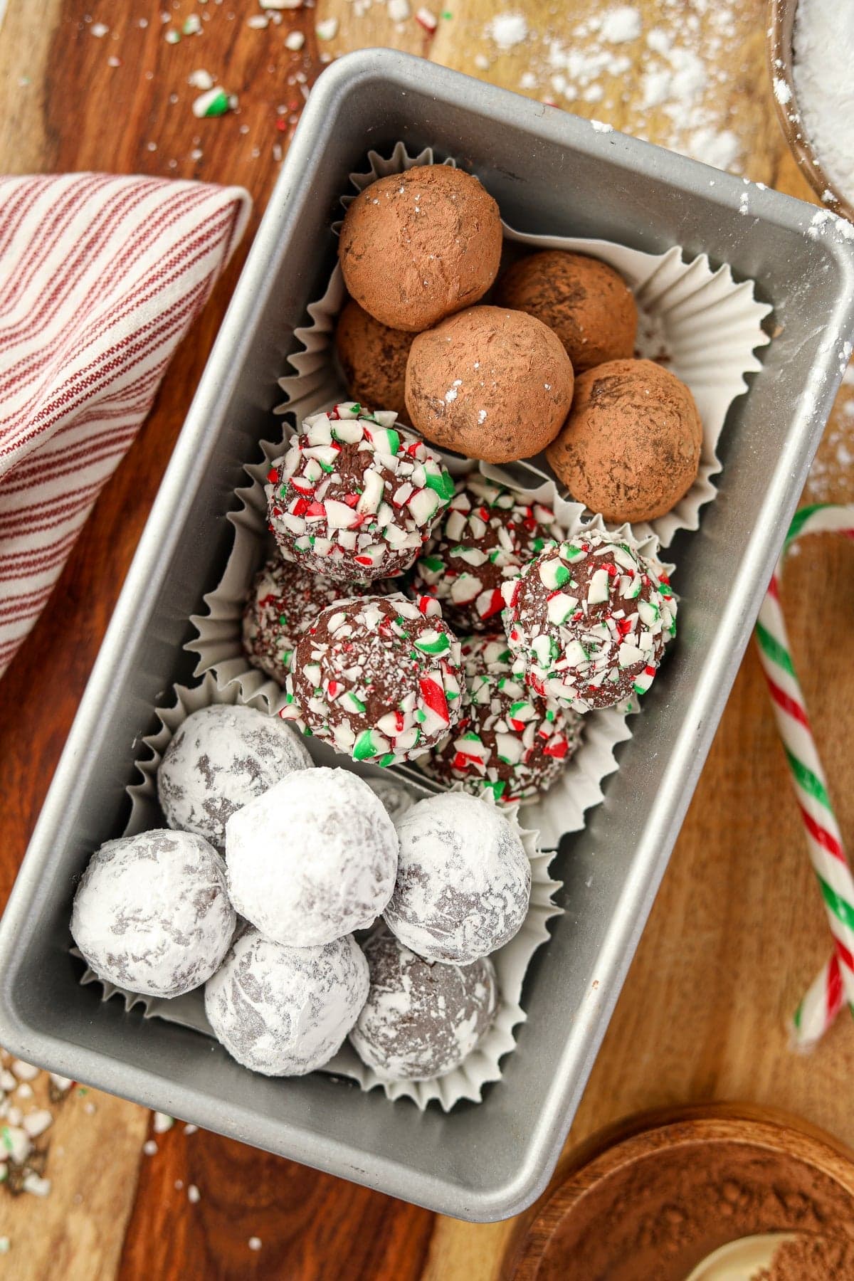 Easy Peppermint Truffles (5 Ingredients!)