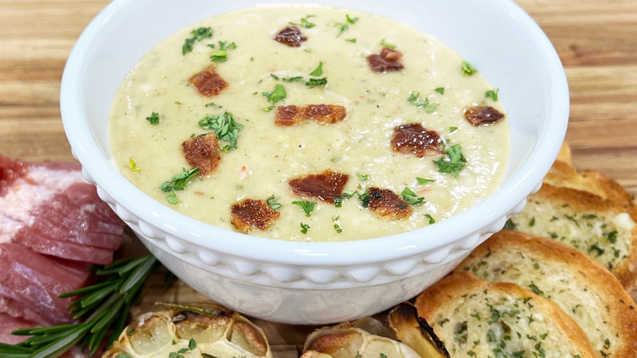 Creamy Garlic Soup with Bacon Recipe: Comfort in a Bowl!
