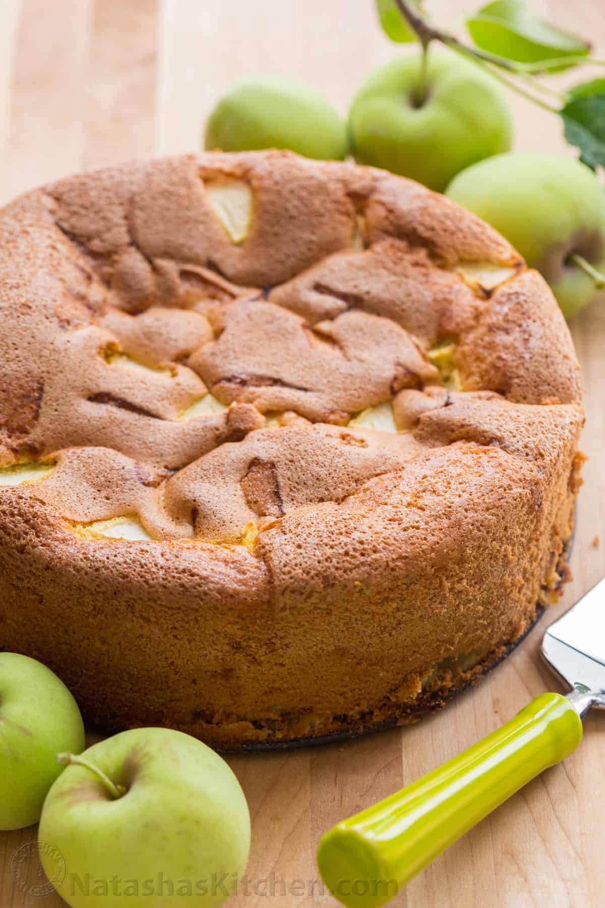Apple Cake Sharlotka (VIDEO)