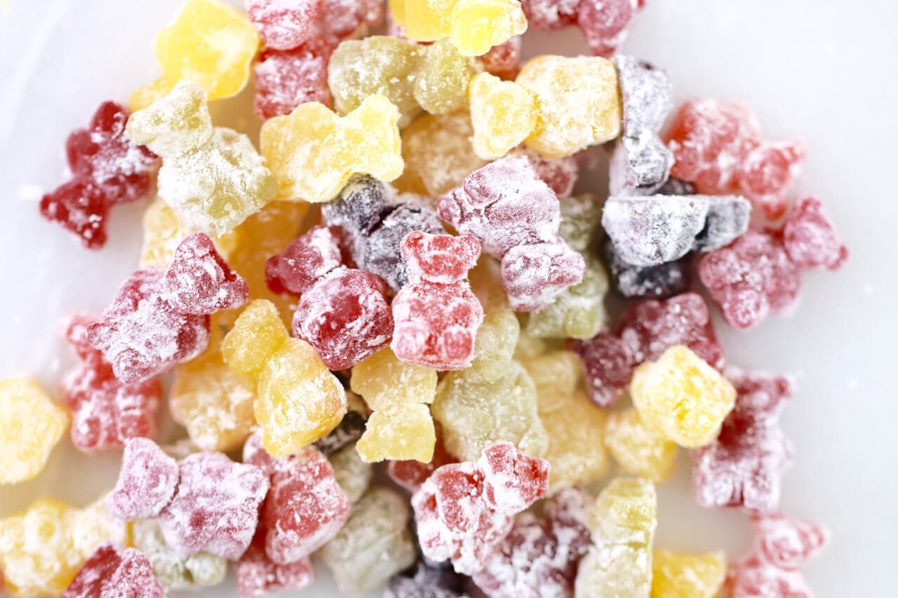 Homemade Sour Gummy Bears (Real Fruit)