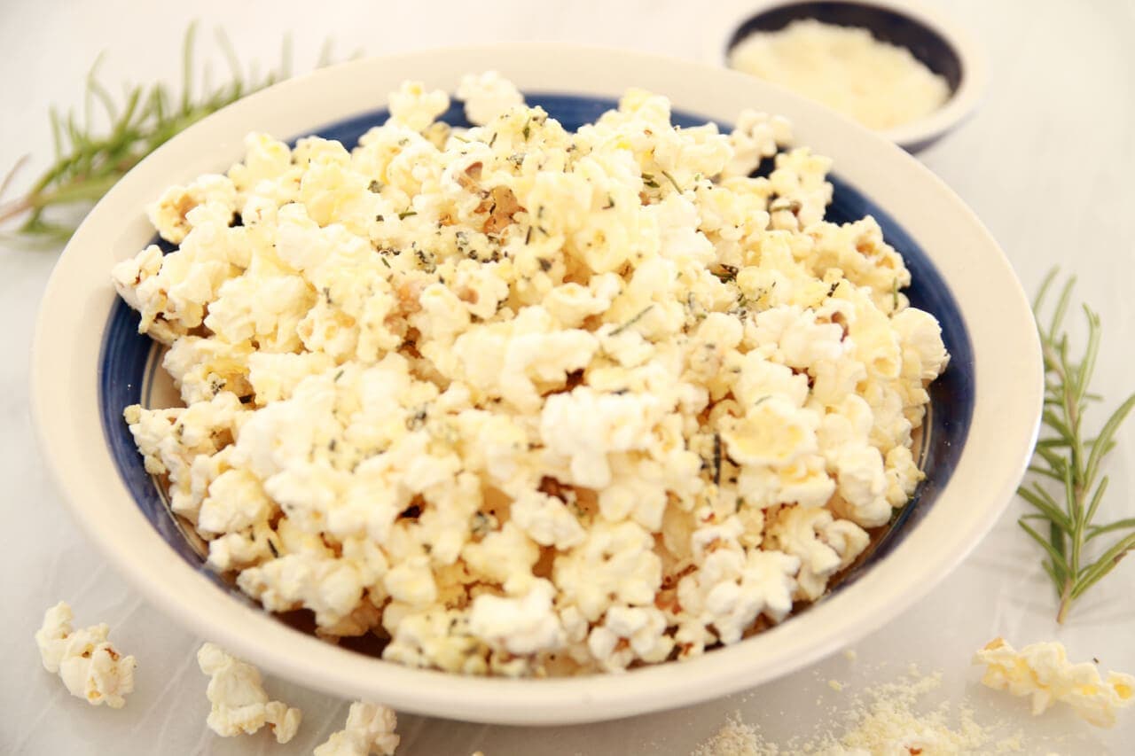 Microwave Cheese & Rosemary Popcorn